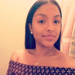 Meet your Posher, Alicia